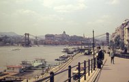 Az épülő Erzsébet híd a Belgrád rakpartról <br /><i>Fotó: Fortepan</i>