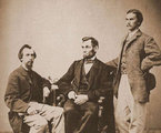 Abraham Lincoln amerikai elnök két titkára, John Nicolay és John Hay (jobbra) társaságában