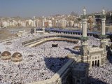Zarándokok a mekkai nagymecsetben a haddzs idején