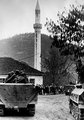 Német páncélozott szállító harcjárművek 1944-ben egy boszniai muszlim faluban