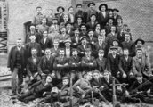 Csavargyári munkások a 20. század elején (Kép forrása: Fortepan / Angyalföldi Helytörténeti Gyűjtemény)