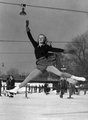 Műkorcsolyázó világbajnokság a Városligeti Műjégpályán 1939 februárjában. A képen Megan Taylor világbajnok