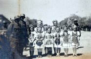 Népviseletbe öltözött kislányok Temerinben (magántulajdon)